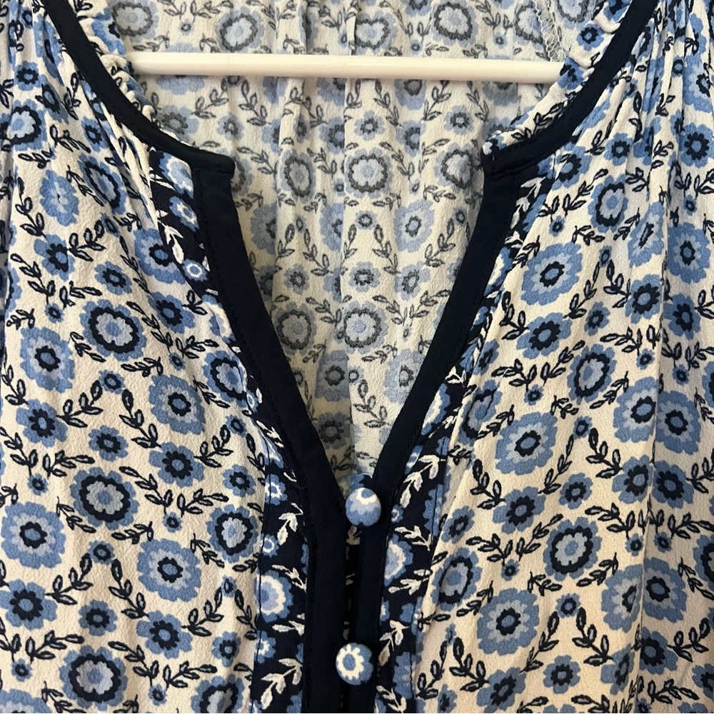 LOFT Blue and White Patterned Blouse - Picture 3 of 9